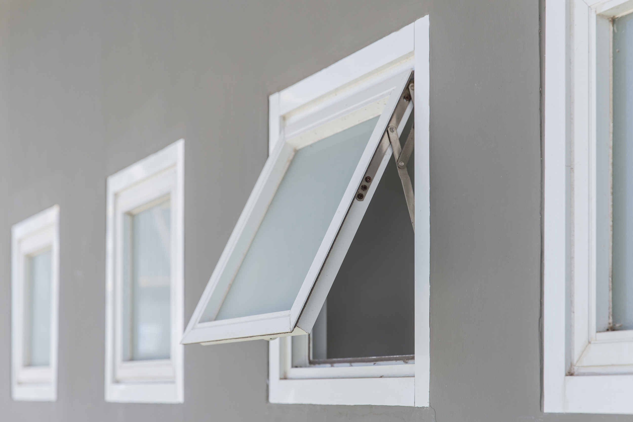 Awning windows are ideal for metro Detroit homes. Contact DeYonker Window & Door for Andersen awning window installation.